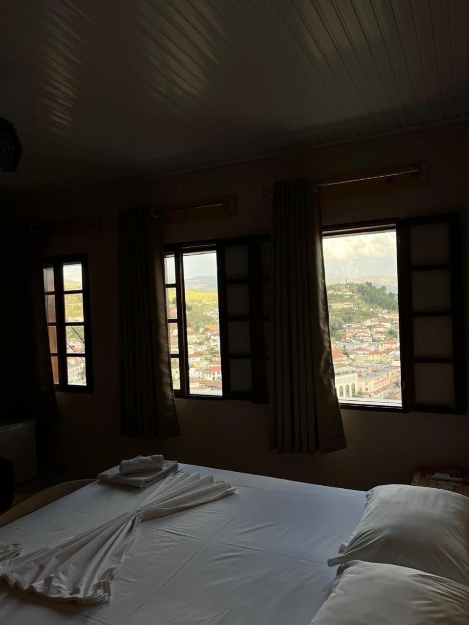 Guest House Lion ベラト エクステリア 写真