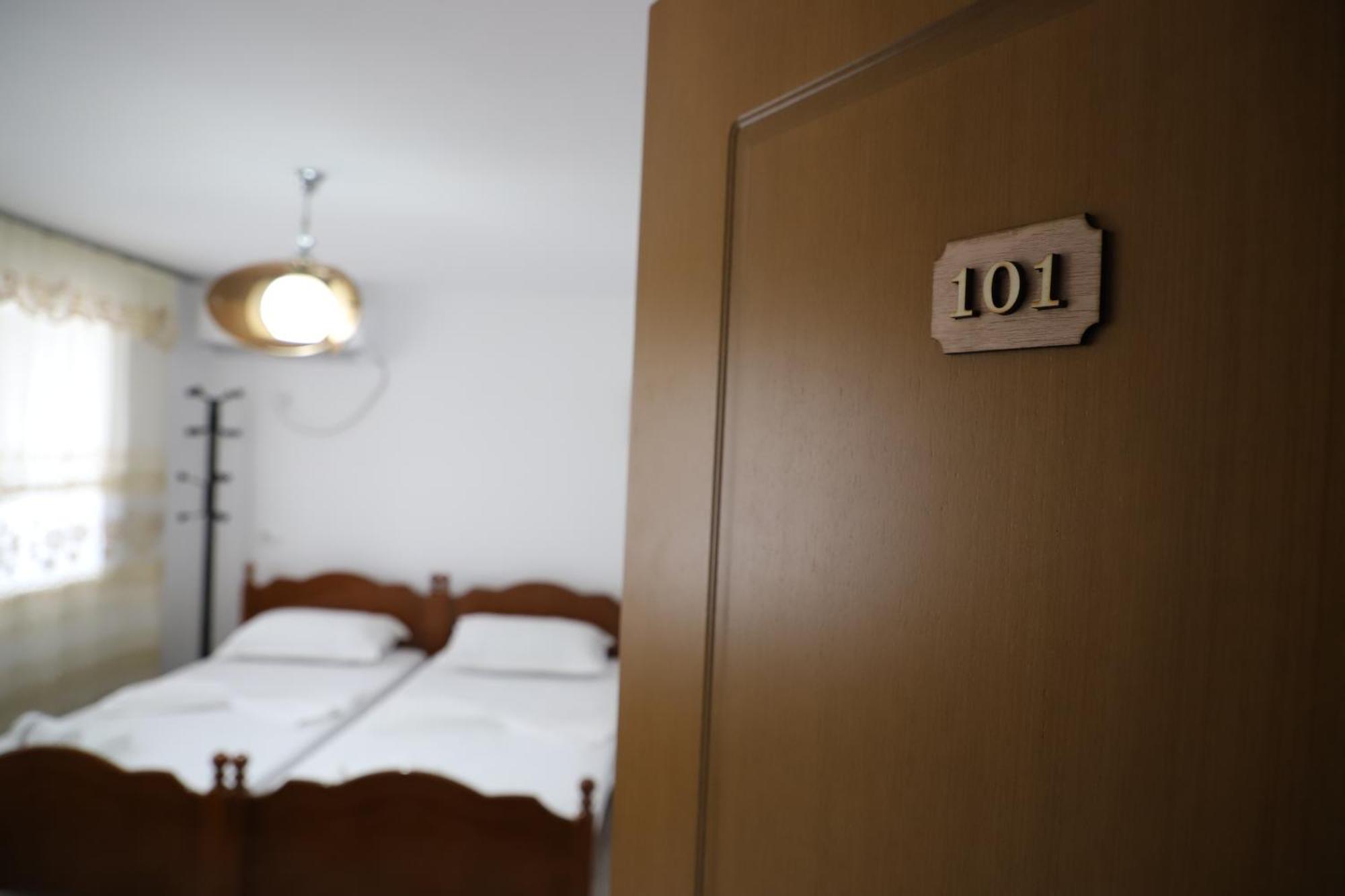 Guest House Lion ベラト エクステリア 写真